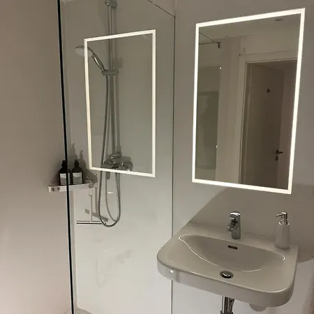 Eigene Souterrain Keller Naehe Olympiapark - Von Privat *