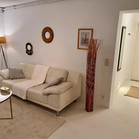 Eigene Souterrain Keller Naehe Olympiapark - Von Privat